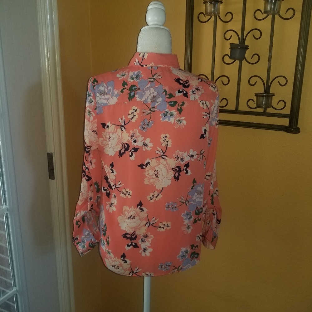 Simply Styled Blouse - Picture 4 of 9